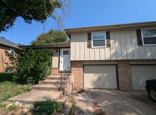 1716 E Penrose Ln, Olathe, KS 66062
