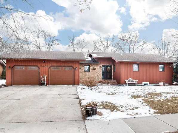 2402 25 1/2 Ave S, Fargo, ND 58103