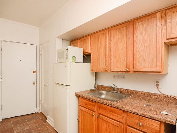 2nd image of 4060 N Kenmore Ave APT 201