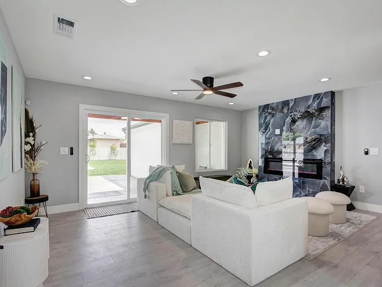 5530 Kenneth Ave — Photo 5