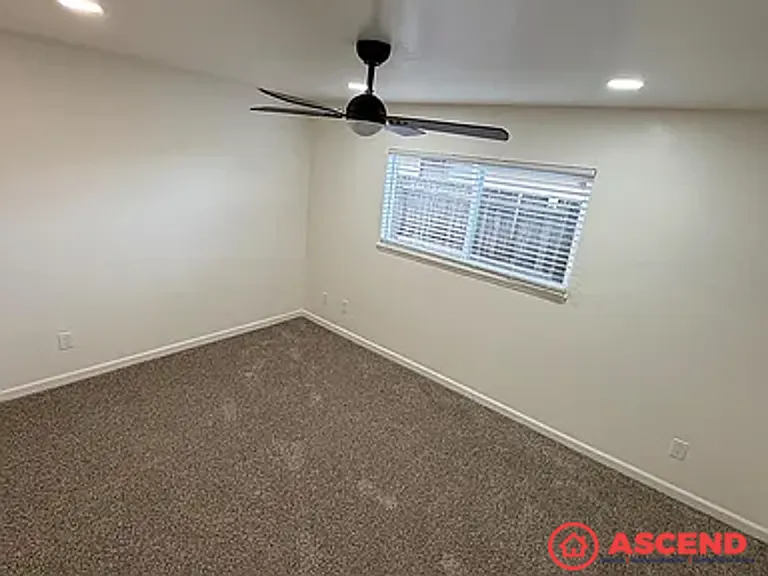 5409 Peppertree Ln — Photo 9