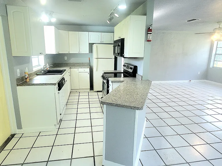 3306 Avenue Q — Photo 9