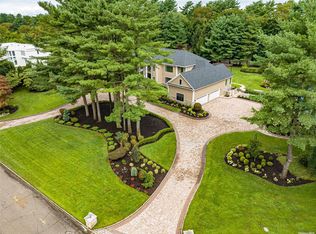 34 Pleasant Ln, Oyster Bay, NY 11771