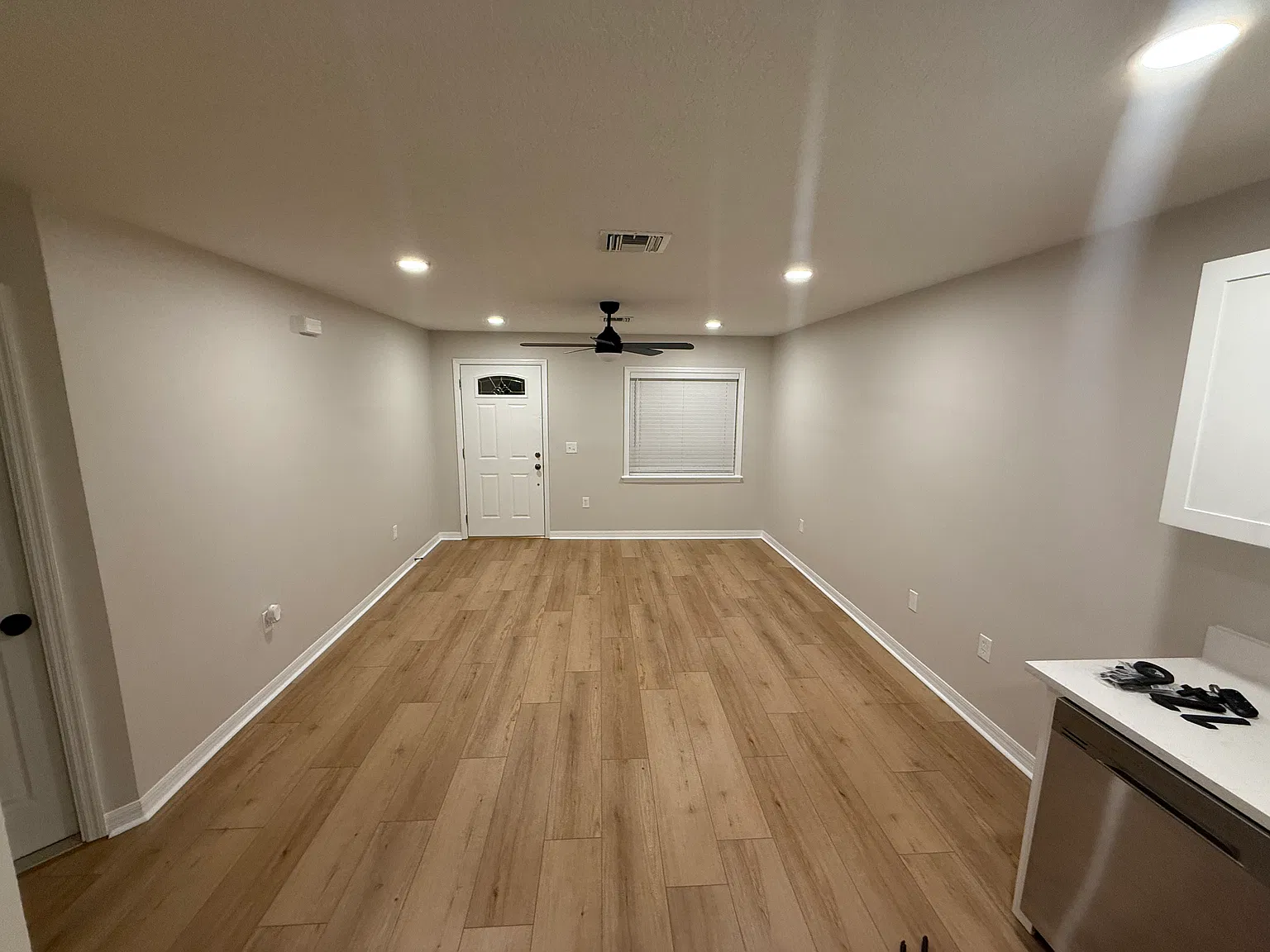 3 bed, 1150 sqft, $1,899 — Photo 2