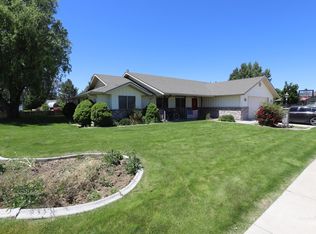 201 Sunset Dr, Shoshone, ID 83352