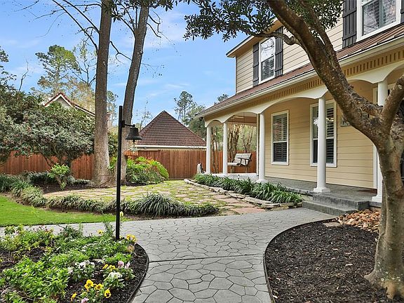 OVERSIZED LOT IN QUITE GATED COMMUNITY. ENJOY THE WILDLIFE. Front & back outdoor living space.