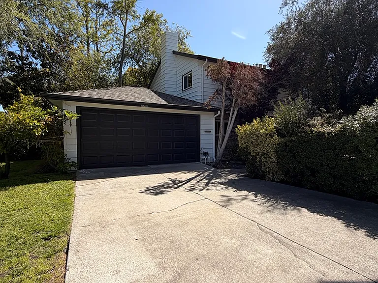 3001 Ross Rd — Photo 1