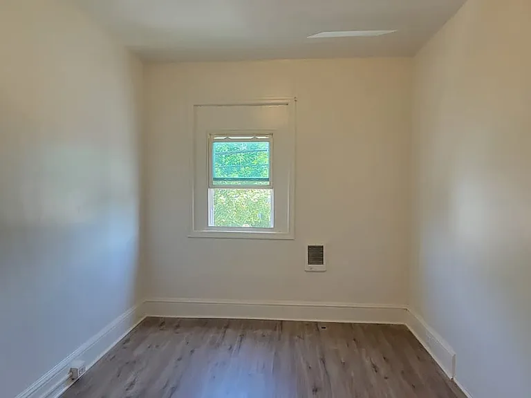 400 W Market St #3 — Photo 12