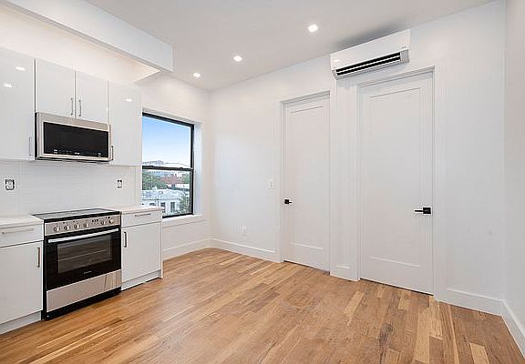2nd image of 419 16th St #14B