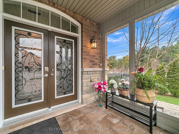 3rd image of 7 Gamble Glen Cres