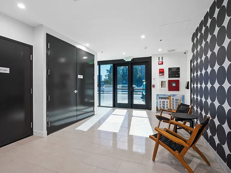 14541 Gilmore St Apartments — Photo 41