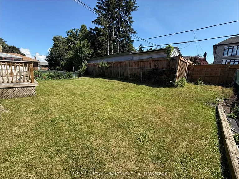 21 Chopin Ave — Photo 23
