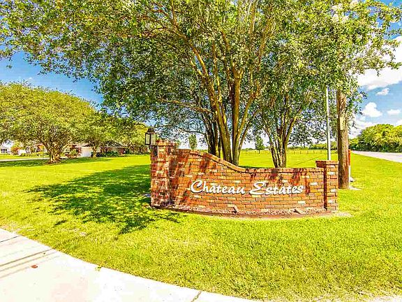 2nd image of 104 Chateau Dr