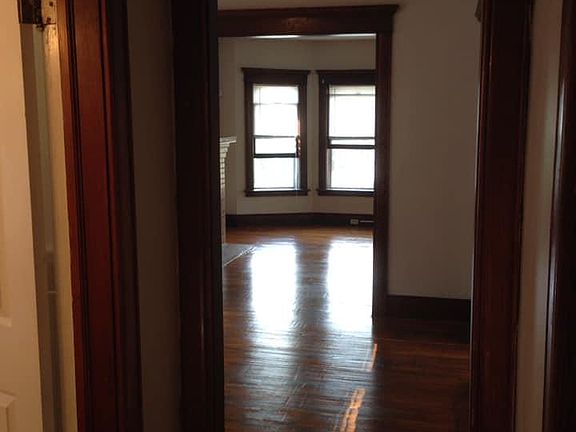 4th image of 163 E Delavan Ave