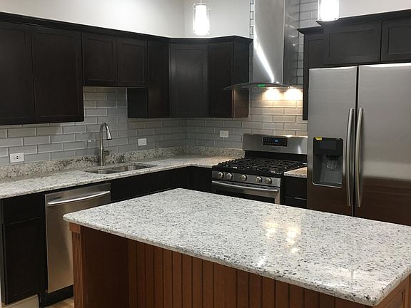 2nd image of 2313 N Leavitt St APT 3