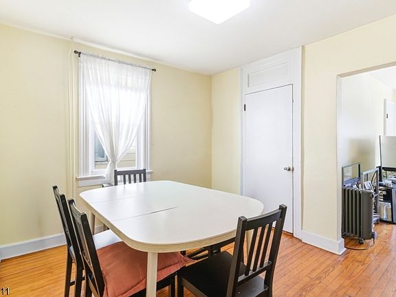 5th image of 164 Hopkins Ave