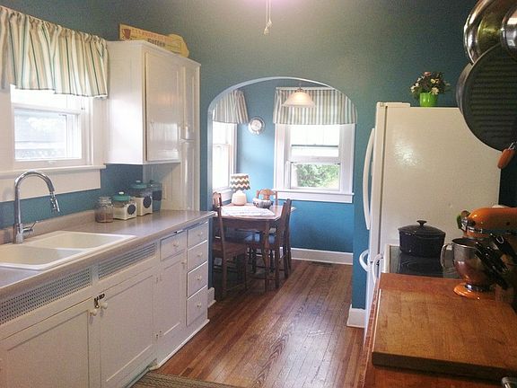 Kitchen
						:
						Bright and Sunny with Breakfast Nook