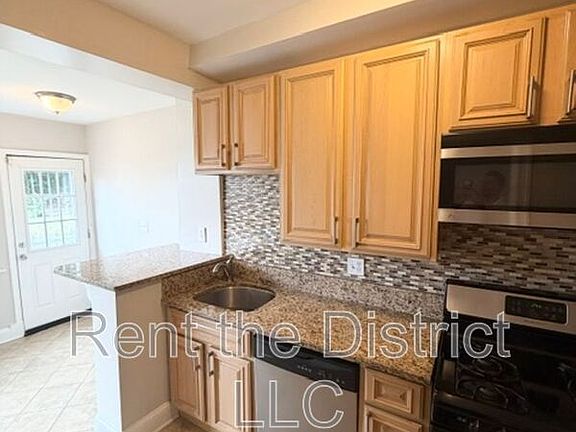 3rd image of 1512 Trinidad Ave NE