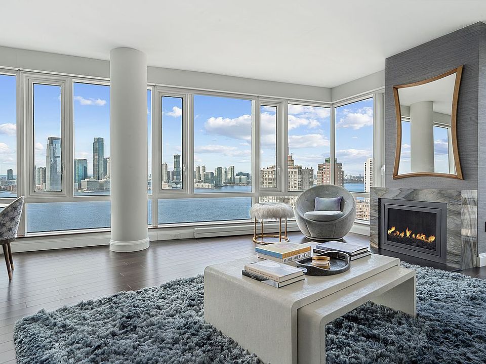 1st image of 70 Little St W Unit 22C