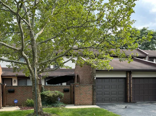 25023 Chambley Dr, Southfield, MI 48034