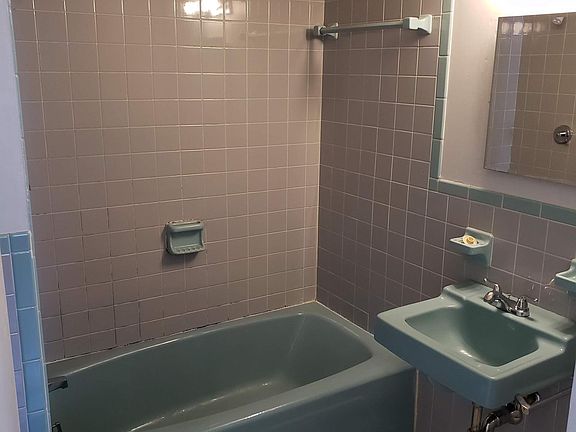 3rd image of 68 Middle St #2A