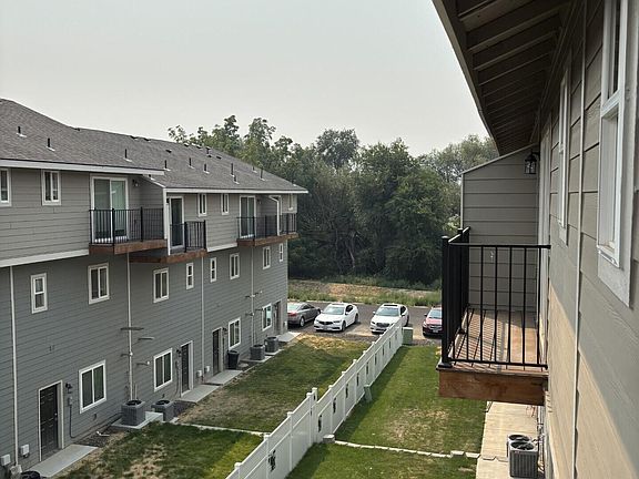 5th image of 2600 Racquet Ln #36