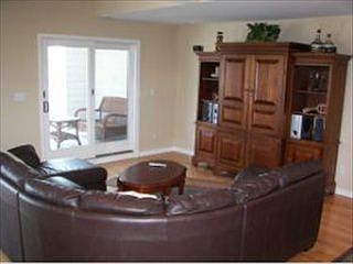 2nd image of 214 Pearl St #U-b