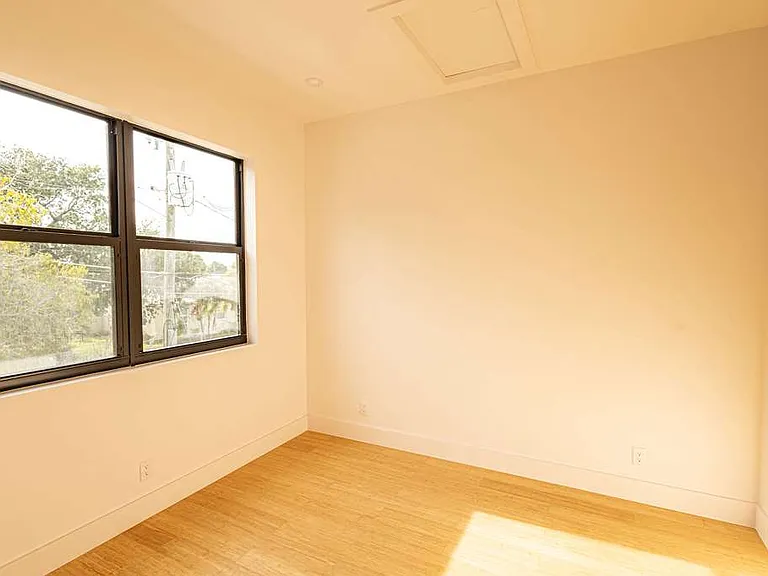 733 Fernwood Dr #2 — Photo 6