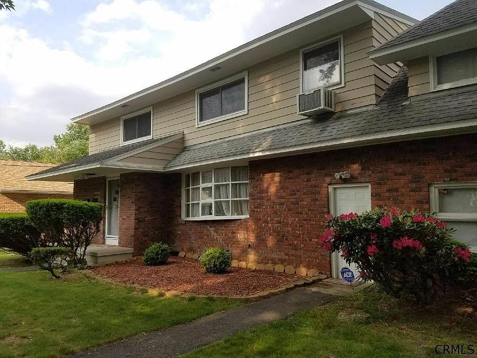 1st image of 30 Parkwood St
