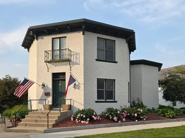 408 W Broadway St, Decorah, IA 52101