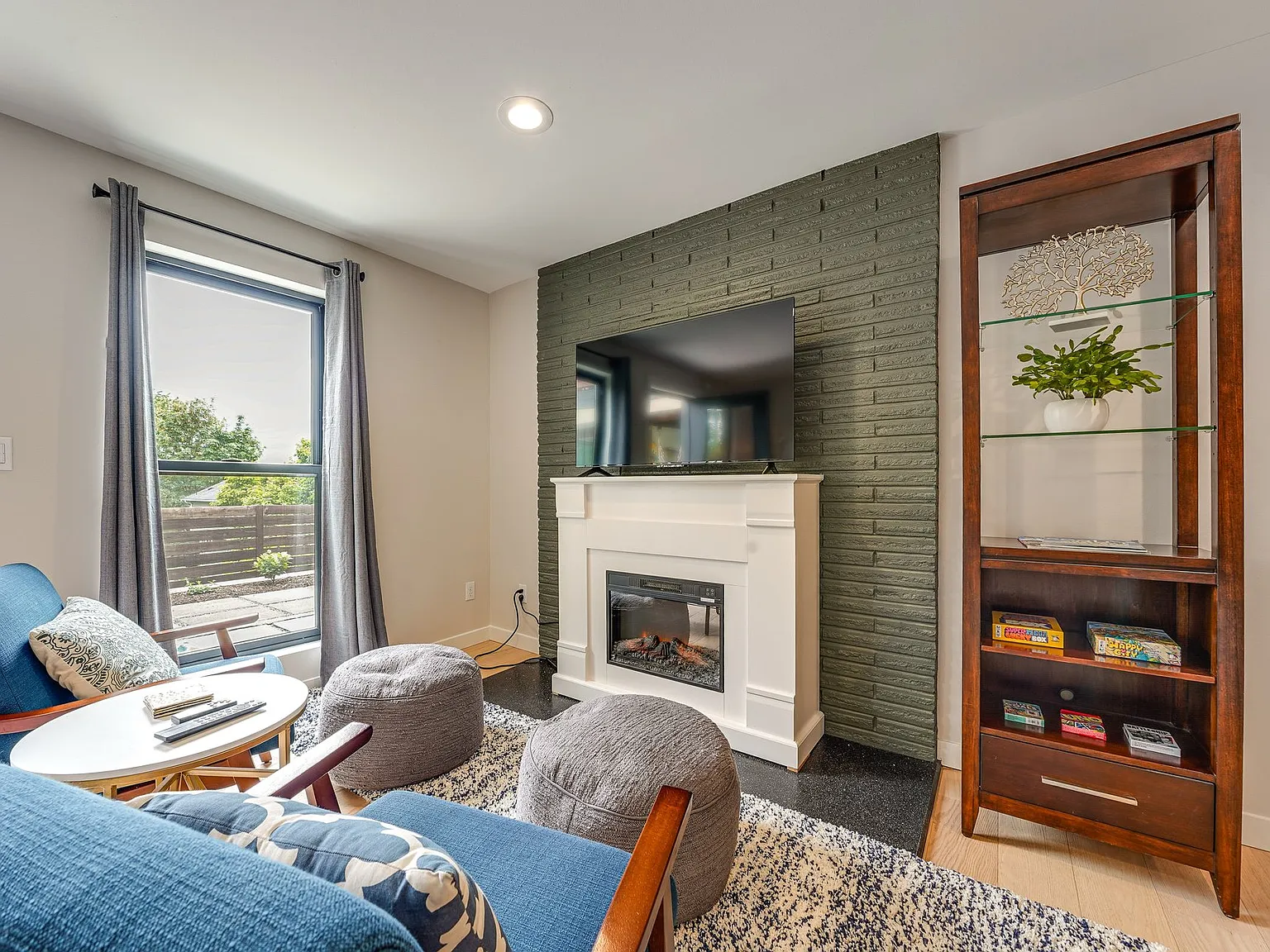 2 bed, 1400 sqft, $3,500 — Photo 2