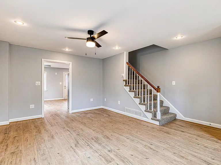 16 S Kelly Ave — Photo 9