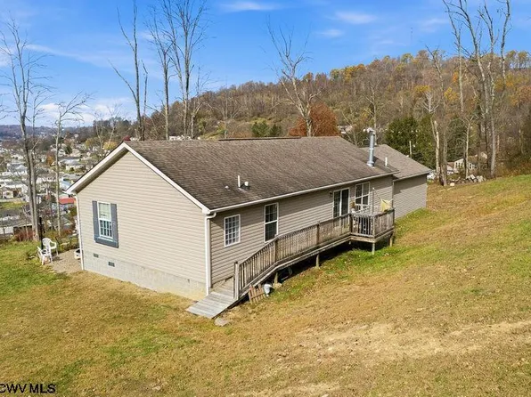 17 Solomon Dr, Clarksburg, WV 26301
