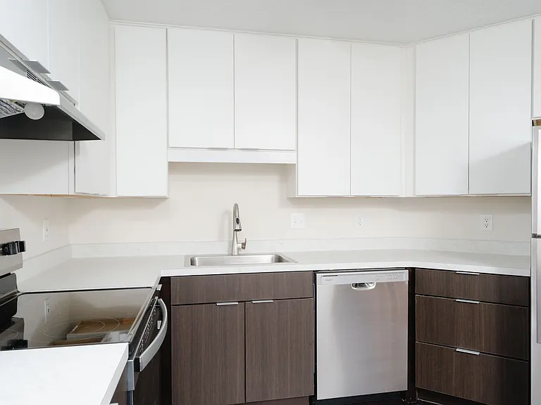 Hummingbird Cove Apartments — Photo 32