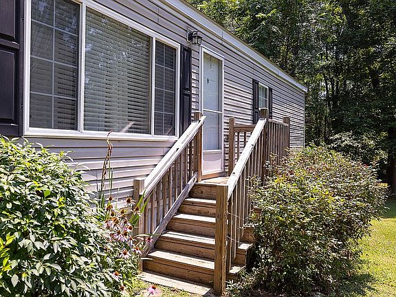 3rd image of 167 Jefferson Ln