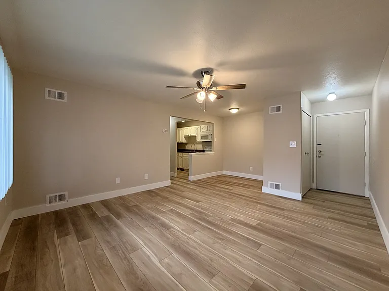 Huntington Green Apartments — Photo 27