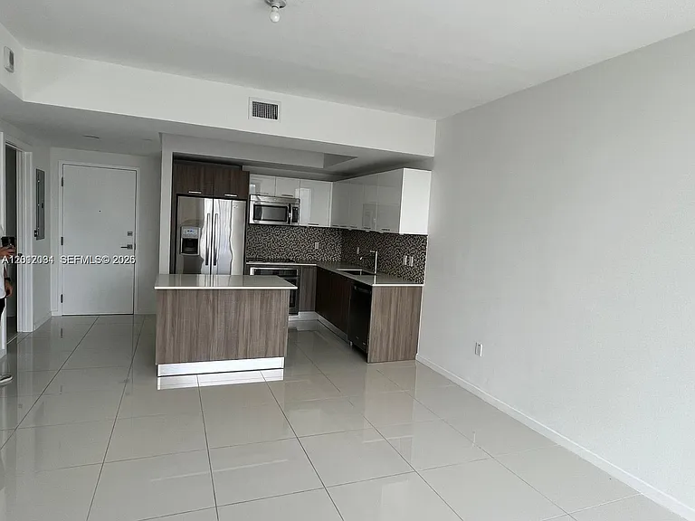 5300 Paseo Dr #405 — Photo 7
