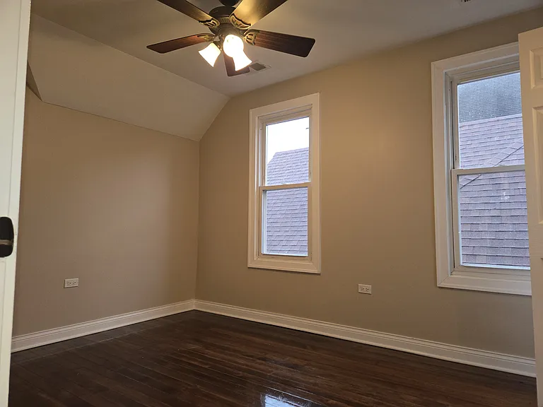 7948 S Escanaba Ave #3 — Photo 12