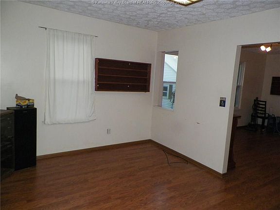 5th image of 327 1/2 E 9th St