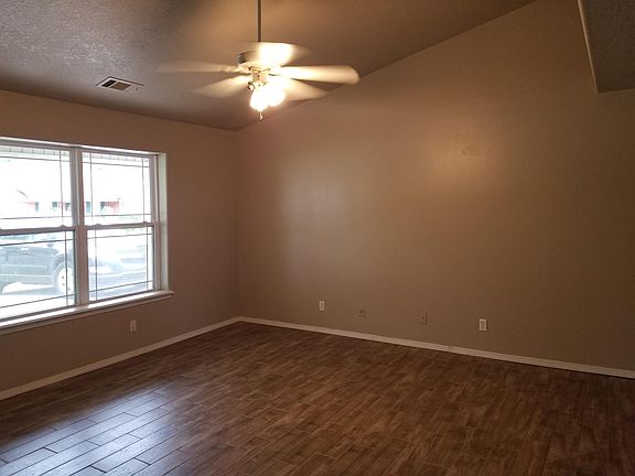 4th image of 2404 Daniel Dr