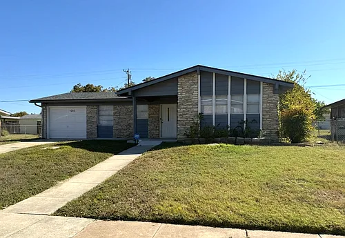 1202 Chippendale Dr Photo 1