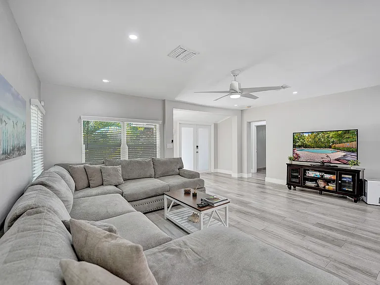 615 NE 13th Ave — Photo 7
