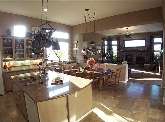 4th image of 2460 N Keesha
