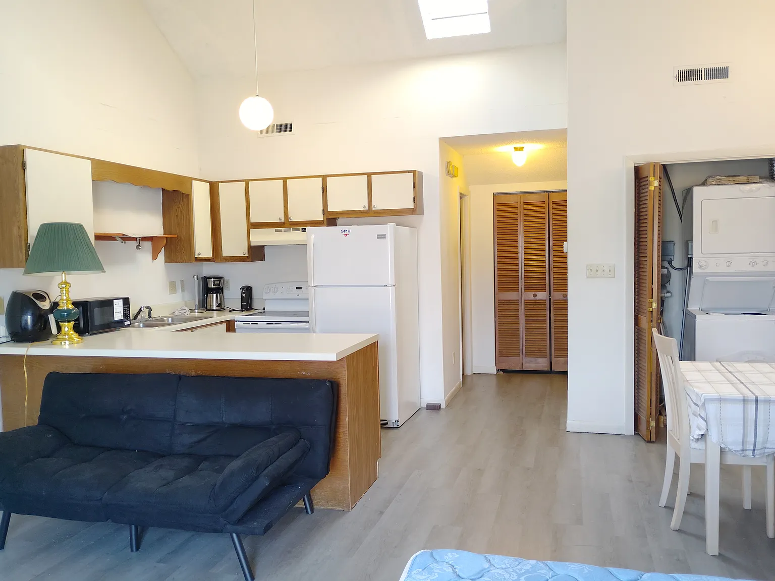 Studio, 650 sqft, $950 — Photo 2