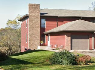 525 Hunter Hill Rd, Hudson, WI 54016