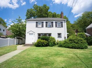 467 Tulip Ave, Floral Park, NY 11001