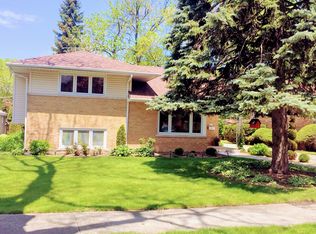 1216 Frances Pkwy, Park Ridge, IL 60068