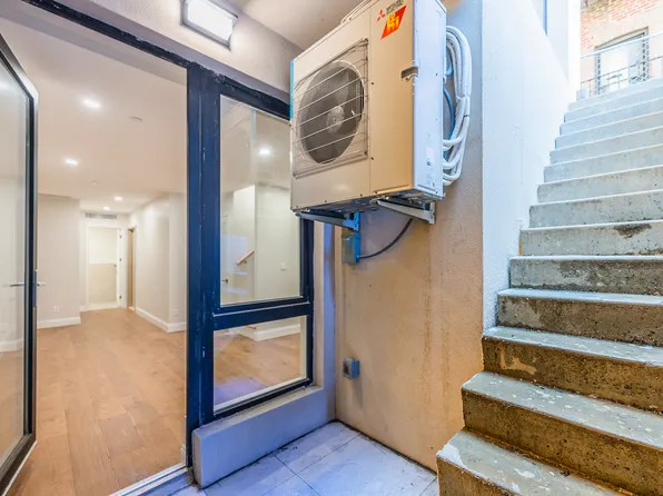 42-09 Hampton Street image 18 of 27