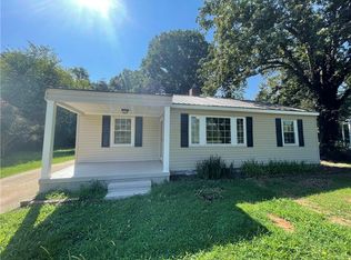 834 Greenville St, Pendleton, SC 29670