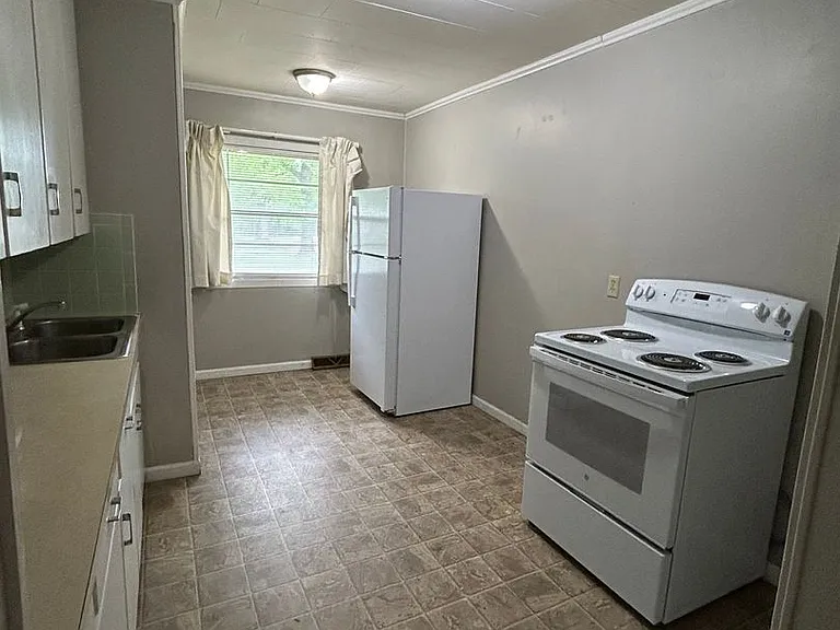 825 S Cherokee St — Photo 3